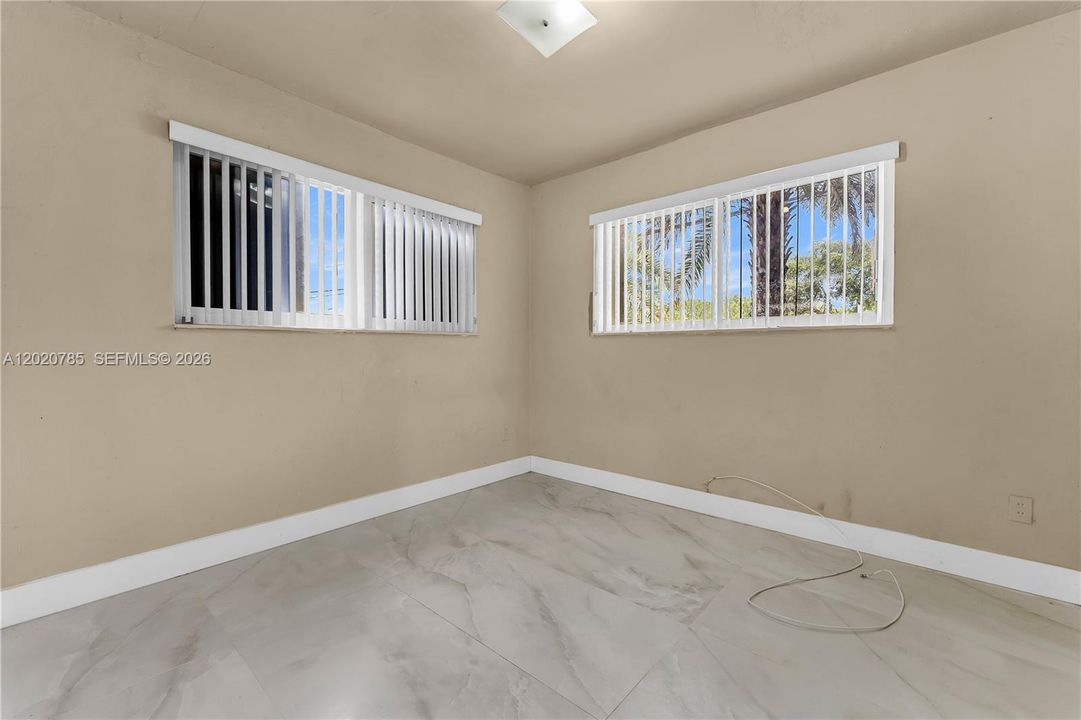 For Sale: $599,000 (5 beds, 2 baths, 1940 Square Feet)