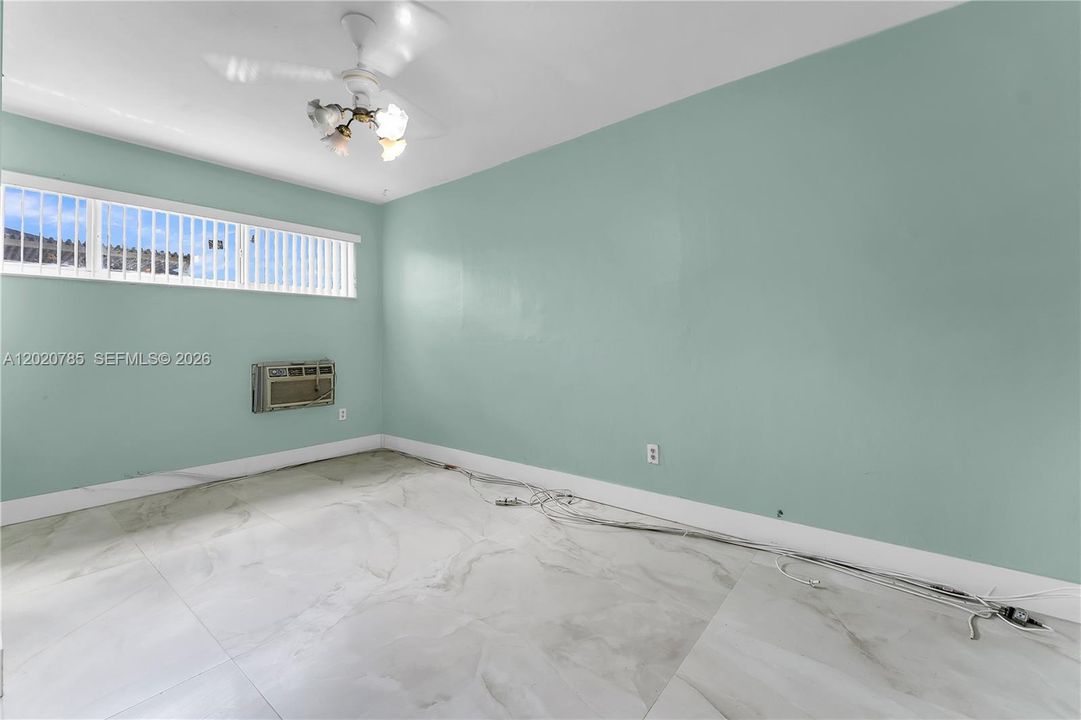 For Sale: $599,000 (5 beds, 2 baths, 1940 Square Feet)