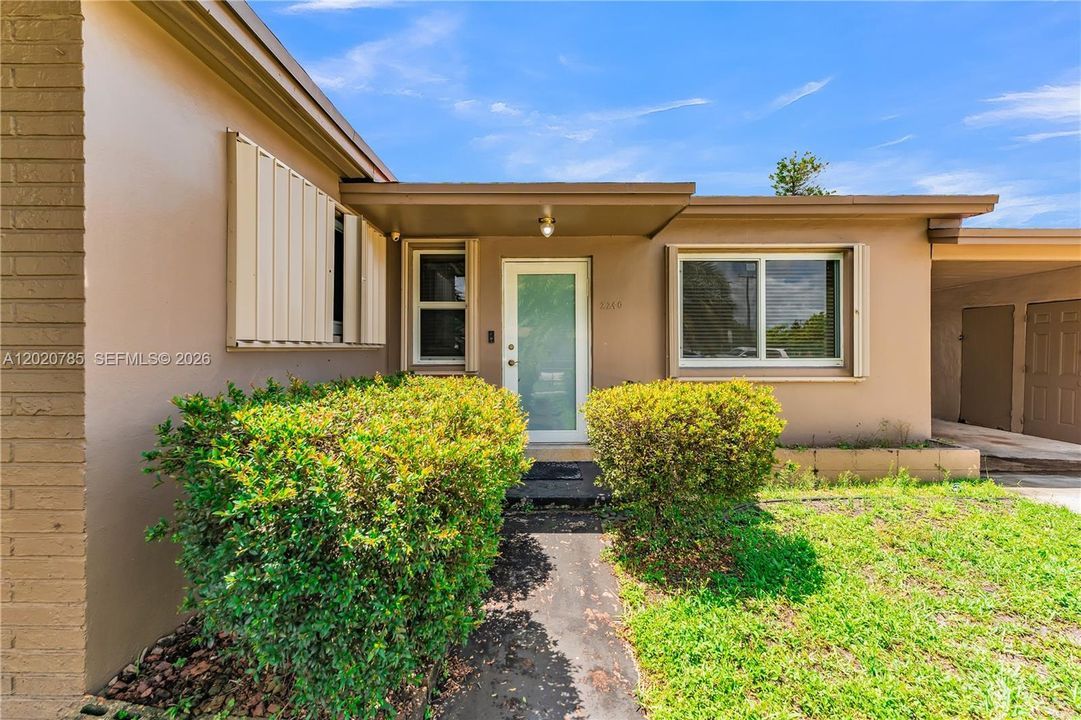 For Sale: $599,000 (5 beds, 2 baths, 1940 Square Feet)