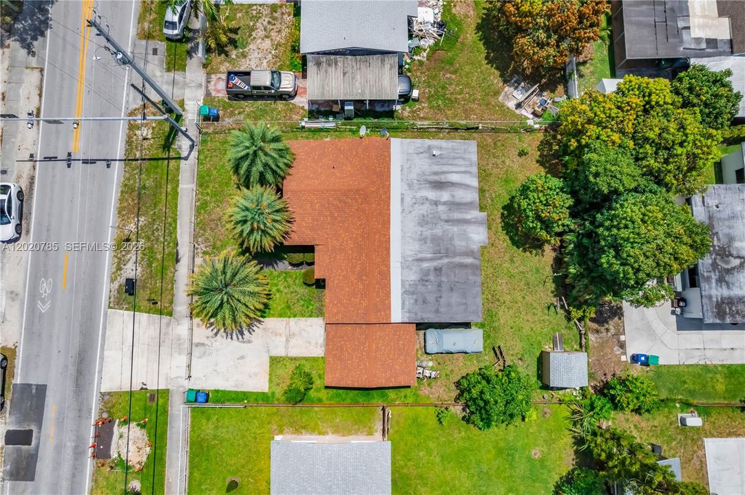 For Sale: $599,000 (5 beds, 2 baths, 1940 Square Feet)
