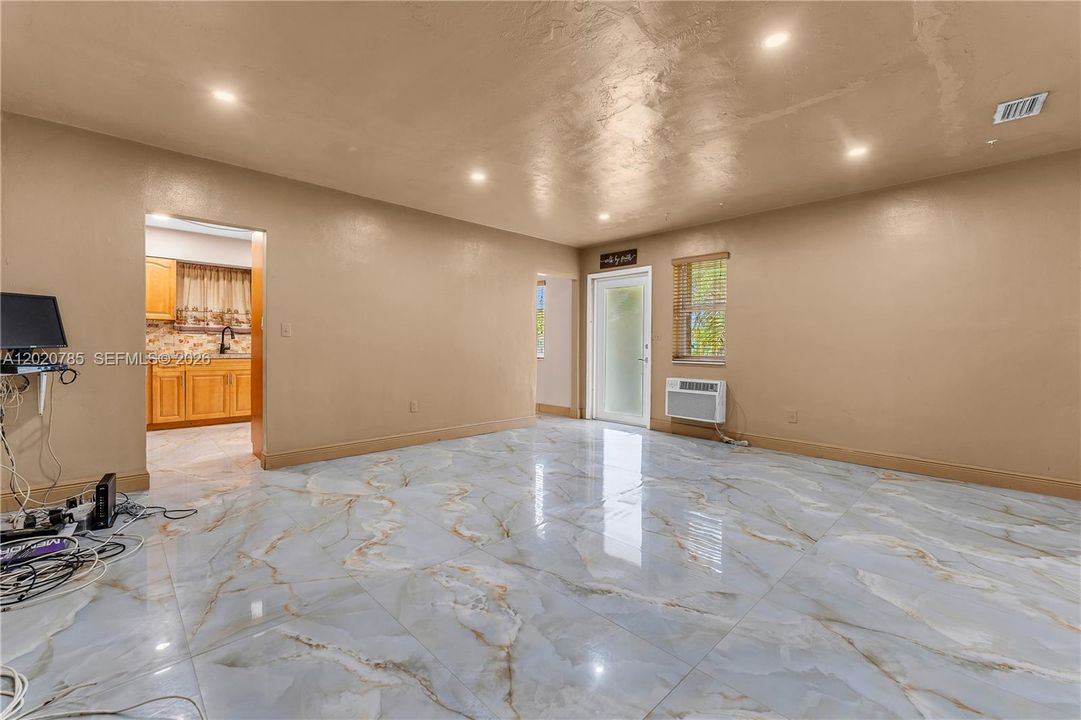 For Sale: $599,000 (5 beds, 2 baths, 1940 Square Feet)