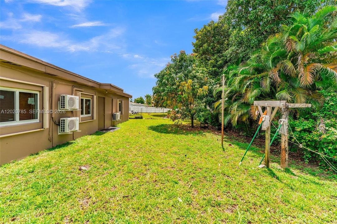 For Sale: $599,000 (5 beds, 2 baths, 1940 Square Feet)