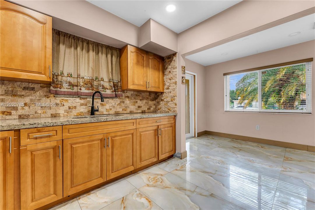 For Sale: $599,000 (5 beds, 2 baths, 1940 Square Feet)