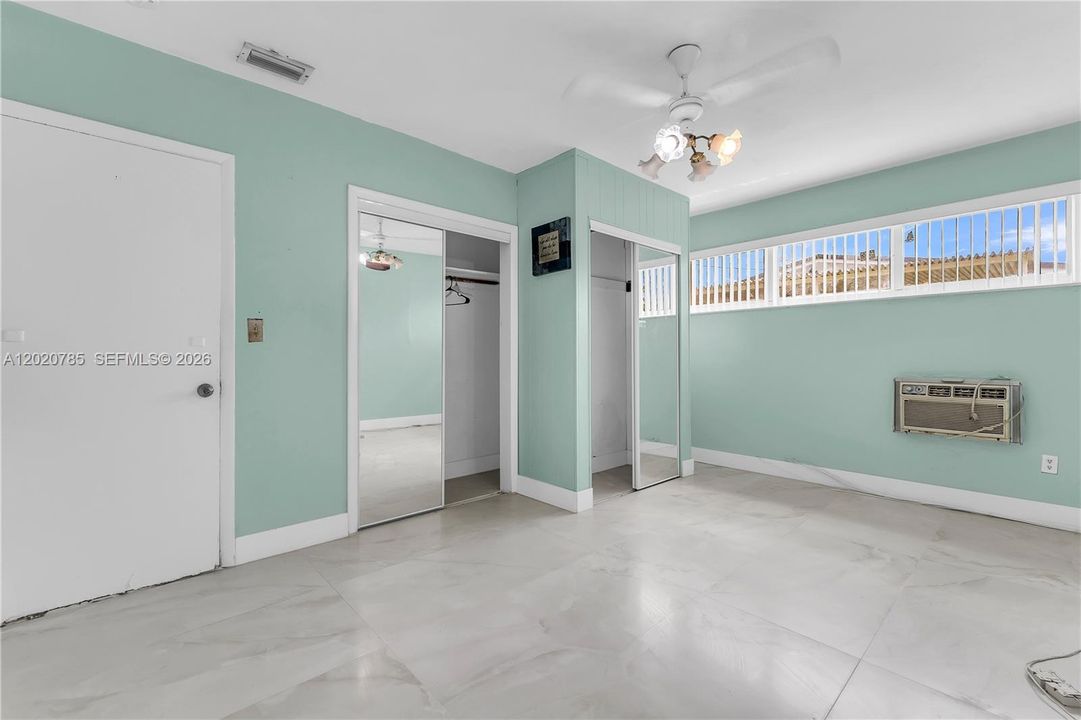 For Sale: $599,000 (5 beds, 2 baths, 1940 Square Feet)