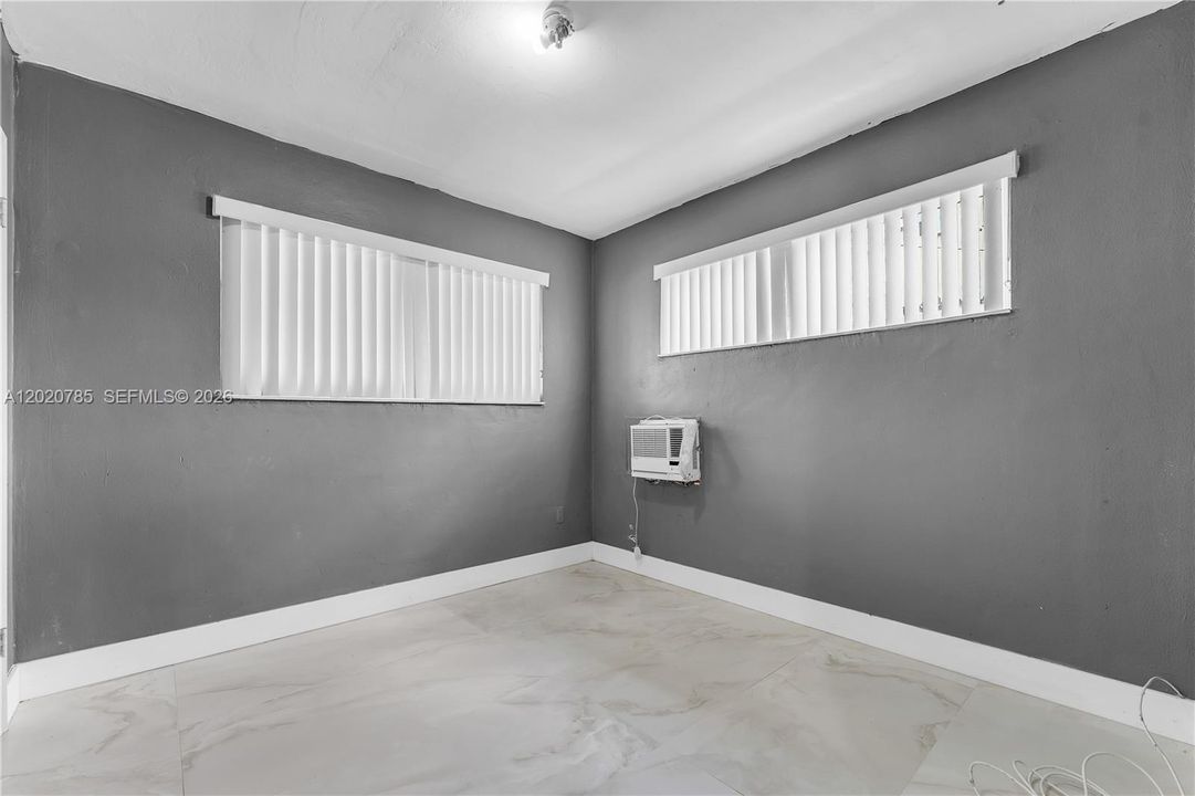 For Sale: $599,000 (5 beds, 2 baths, 1940 Square Feet)