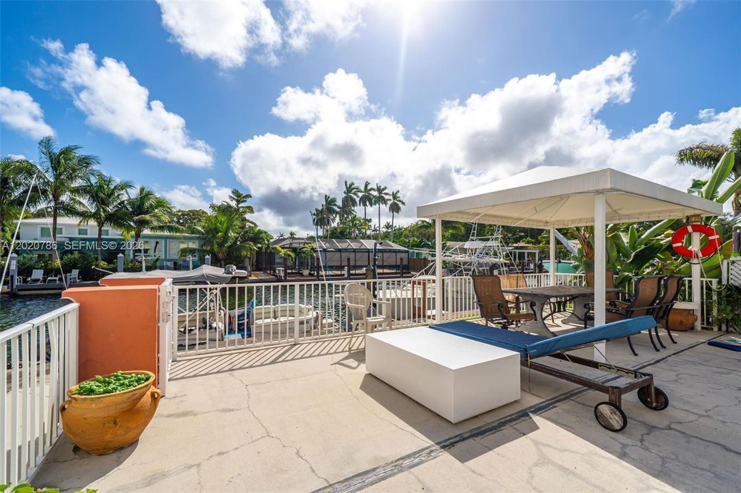 For Rent: $2,950 (2 beds, 2 baths, 1465 Square Feet)