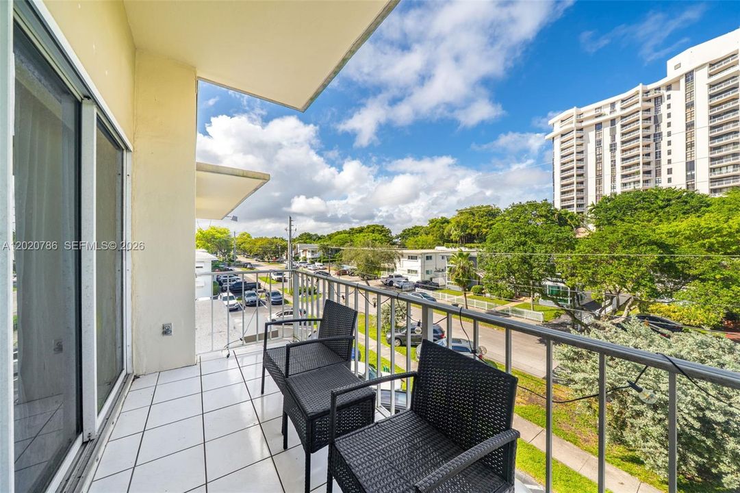 For Rent: $2,950 (2 beds, 2 baths, 1465 Square Feet)