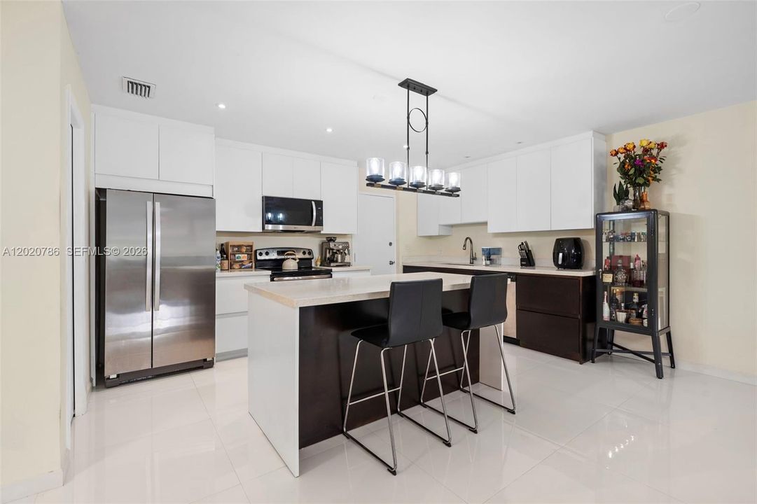 For Rent: $2,950 (2 beds, 2 baths, 1465 Square Feet)