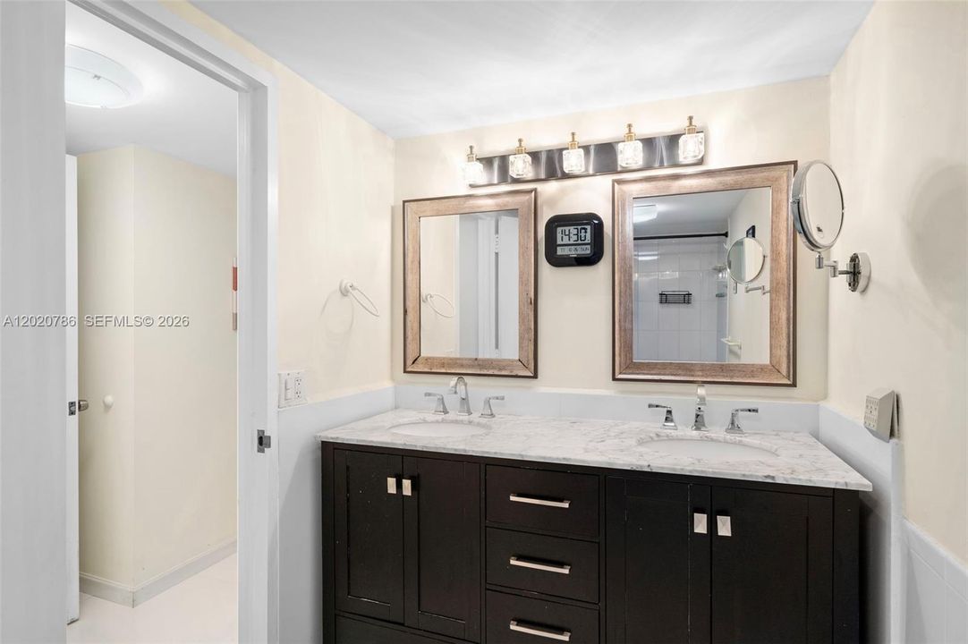 For Rent: $2,950 (2 beds, 2 baths, 1465 Square Feet)