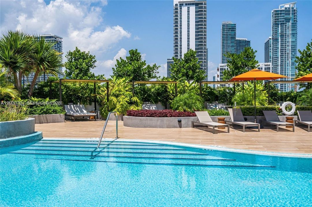 Active With Contract: $8,950 (2 beds, 3 baths, 0 Square Feet)