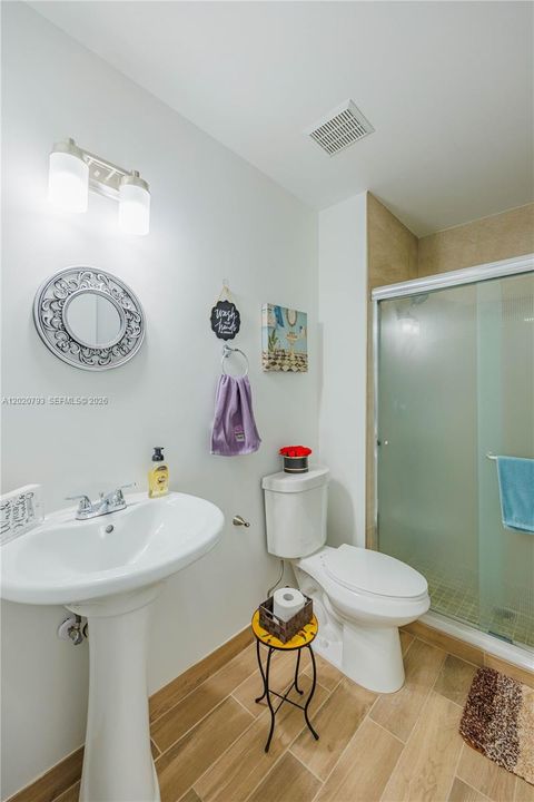 Под контрактом: $199,000 (2 спален, 2 ванн, 1320 Квадратных фут)