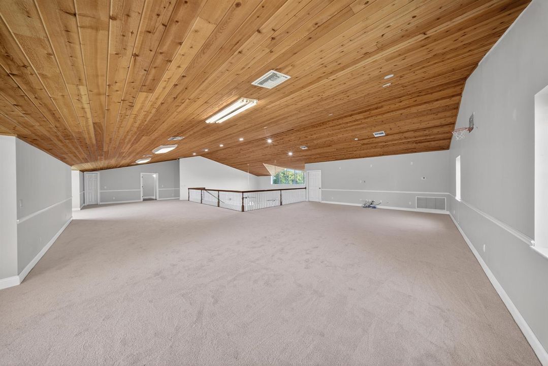 Oversized Loft/Bonus Room