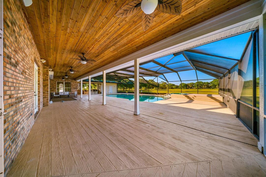 Oversized lanai