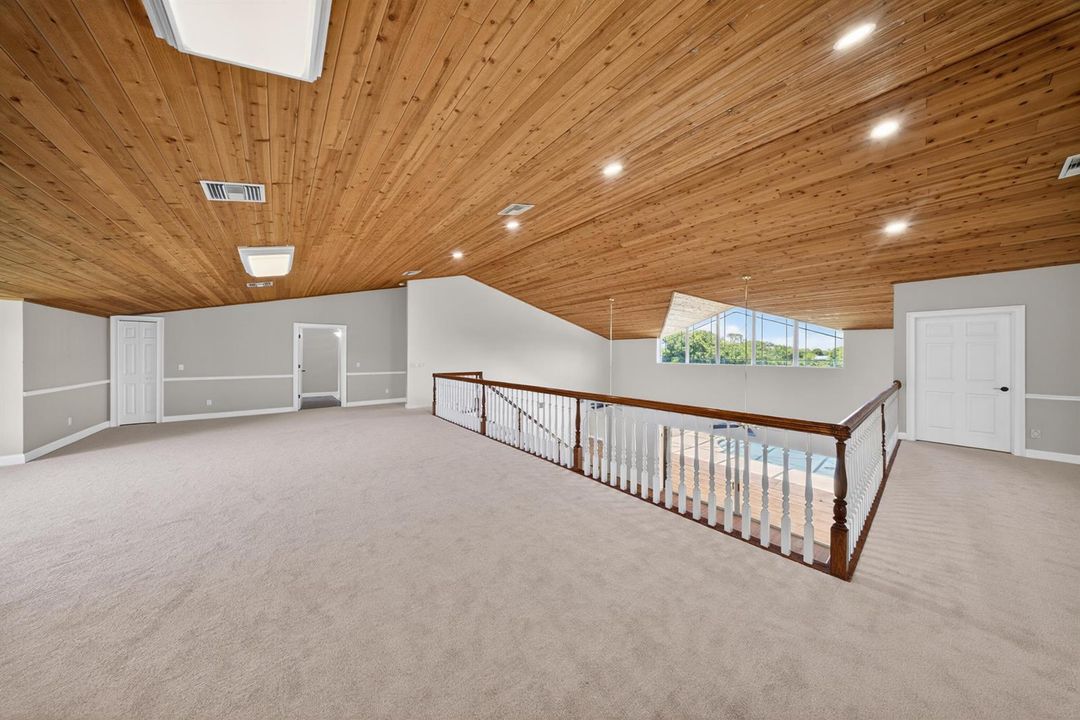 Oversized Loft/Bonus Room