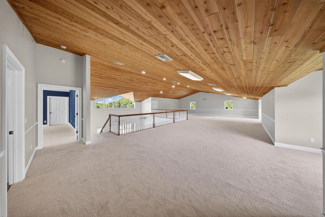 Oversized Loft/Bonus Room