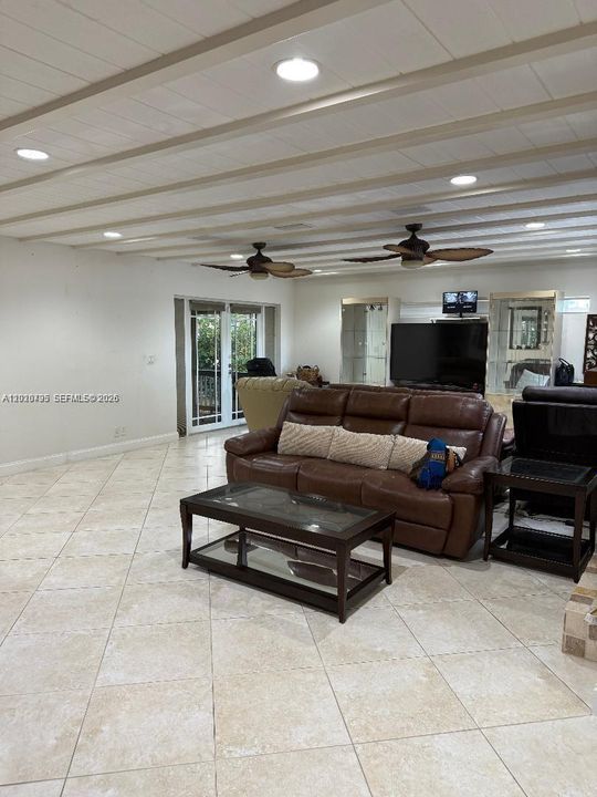 En Venta: $639,000 (3 camas, 2 baños, 1673 Pies cuadrados)