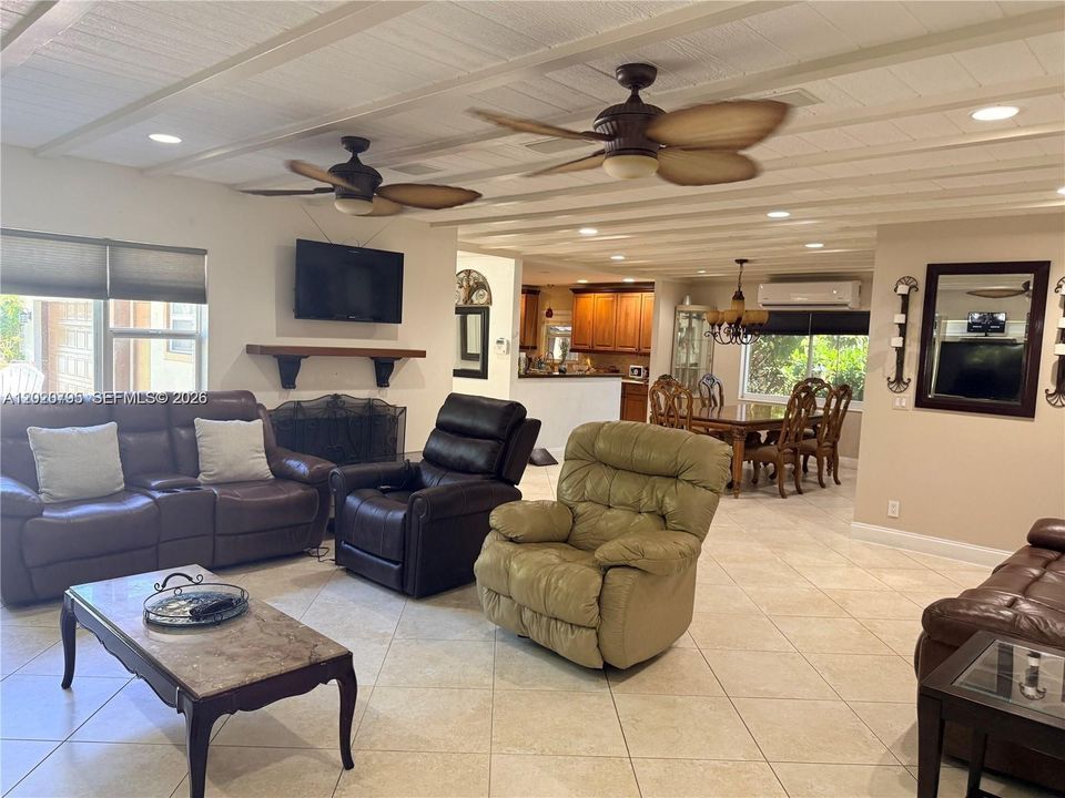 En Venta: $639,000 (3 camas, 2 baños, 1673 Pies cuadrados)