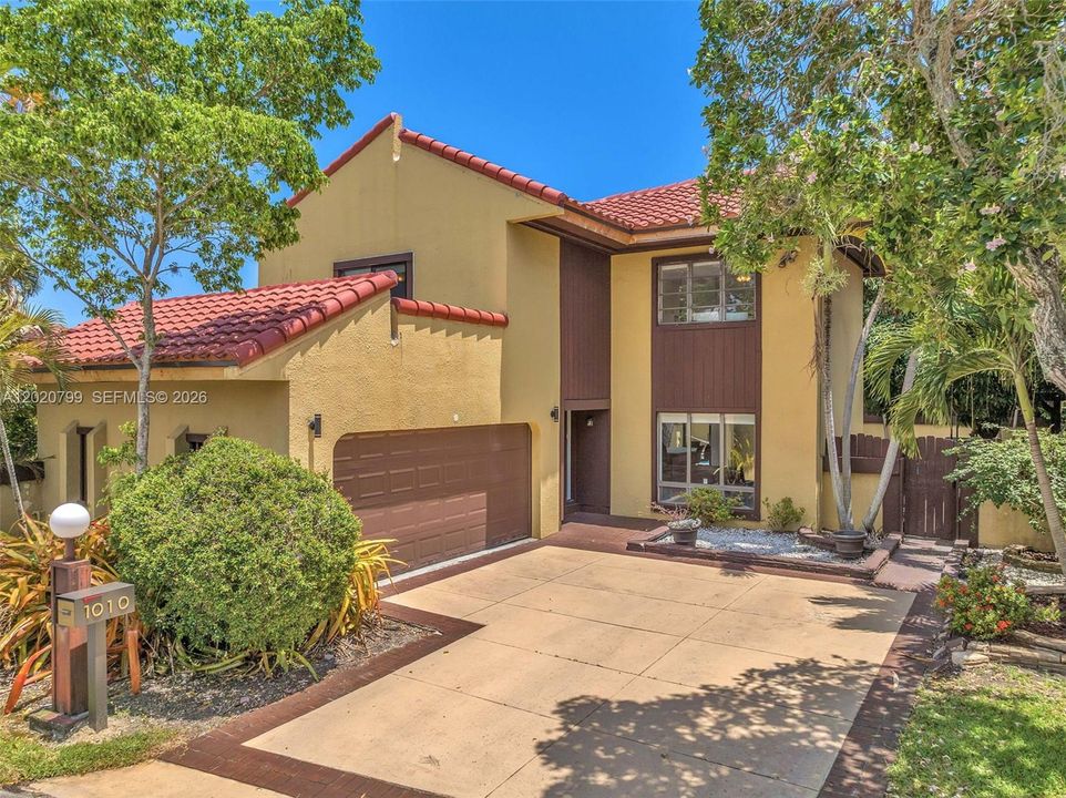 For Sale: $650,000 (3 beds, 2 baths, 2149 Square Feet)