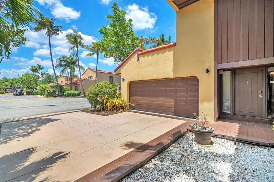 For Sale: $650,000 (3 beds, 2 baths, 2149 Square Feet)