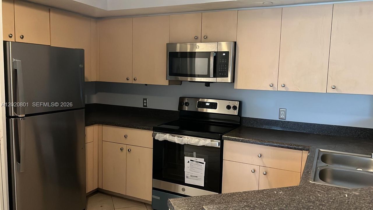 For Rent: $2,250 (3 beds, 2 baths, 1300 Square Feet)