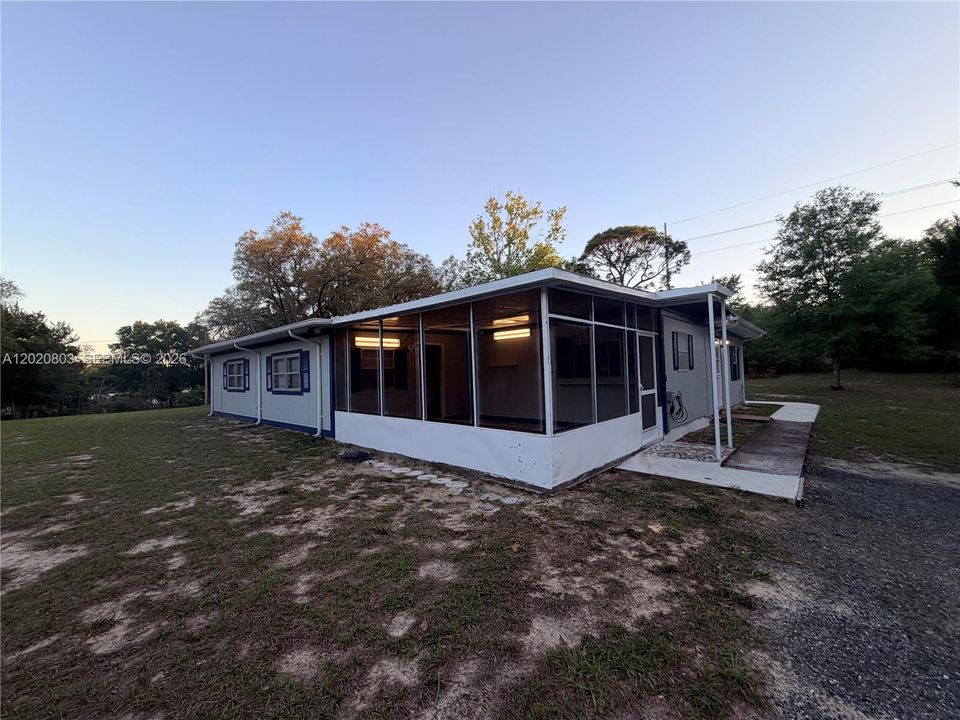 En Venta: $225,000 (4 camas, 2 baños, 1849 Pies cuadrados)