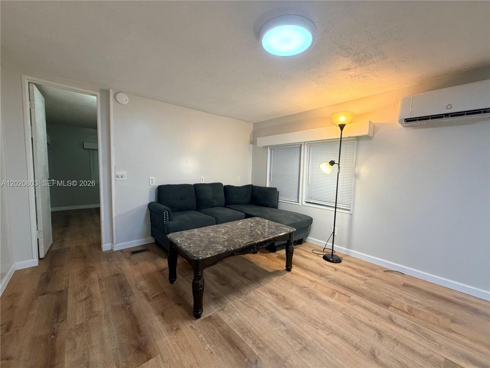 En Venta: $225,000 (4 camas, 2 baños, 1849 Pies cuadrados)