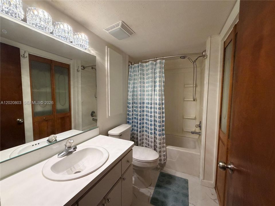 En Venta: $225,000 (4 camas, 2 baños, 1849 Pies cuadrados)