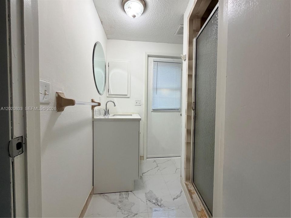 En Venta: $225,000 (4 camas, 2 baños, 1849 Pies cuadrados)