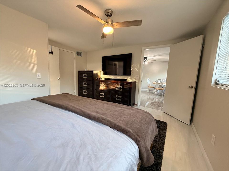 En Venta: $225,000 (4 camas, 2 baños, 1849 Pies cuadrados)