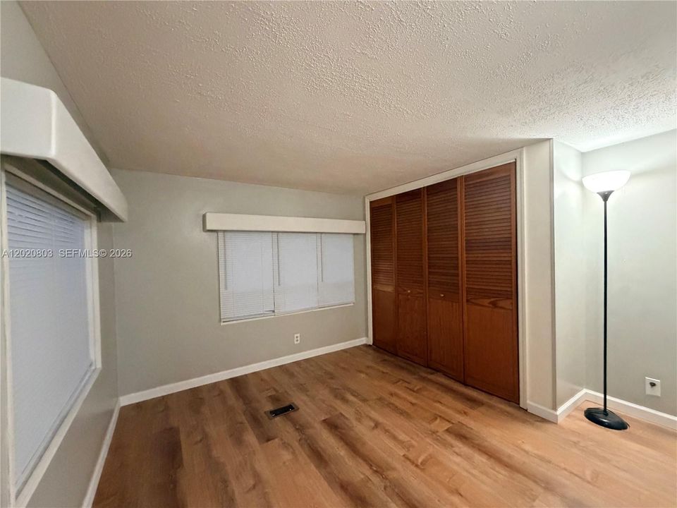 En Venta: $225,000 (4 camas, 2 baños, 1849 Pies cuadrados)