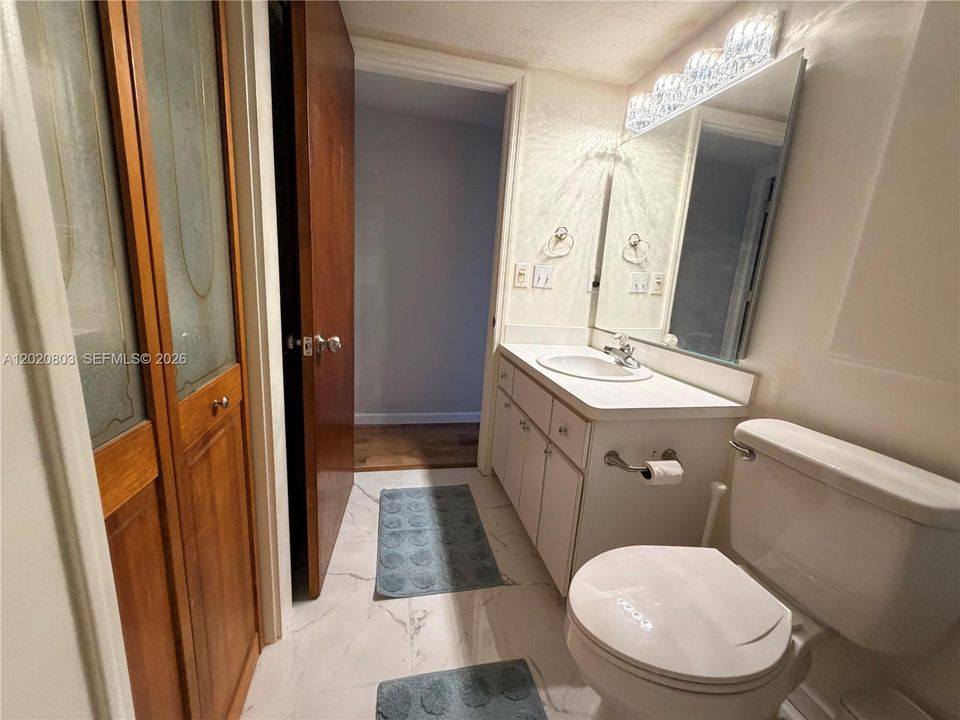 En Venta: $225,000 (4 camas, 2 baños, 1849 Pies cuadrados)
