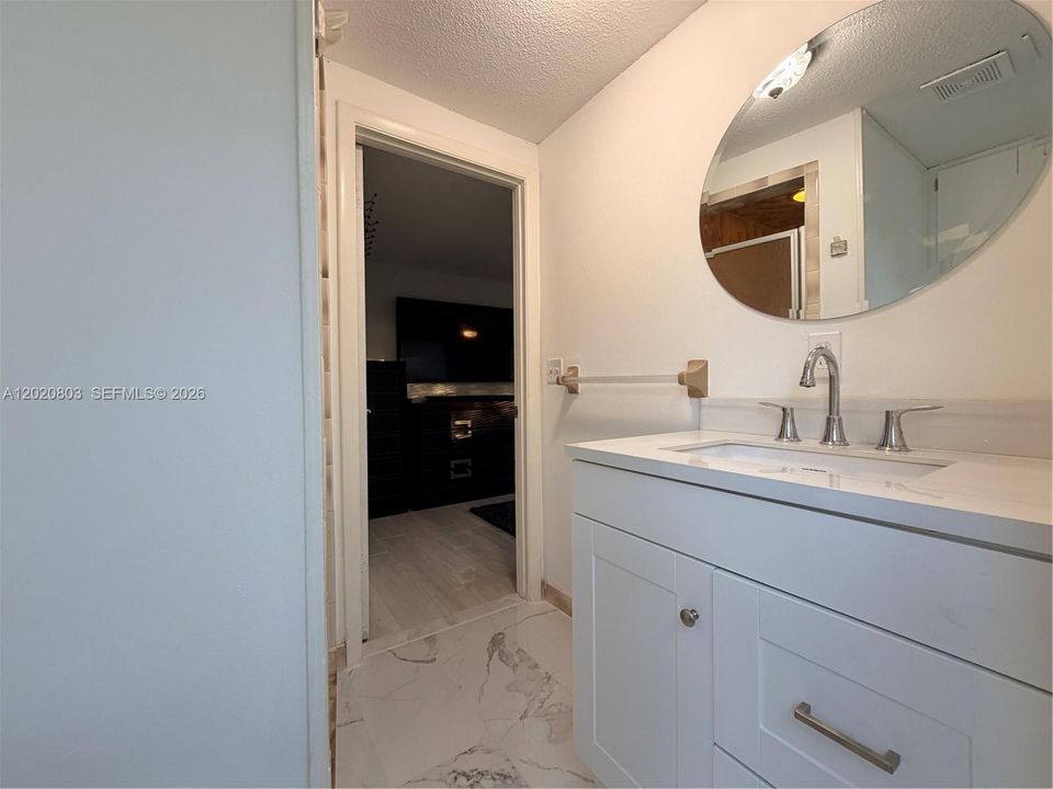 En Venta: $225,000 (4 camas, 2 baños, 1849 Pies cuadrados)