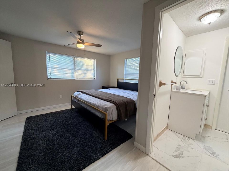 En Venta: $225,000 (4 camas, 2 baños, 1849 Pies cuadrados)