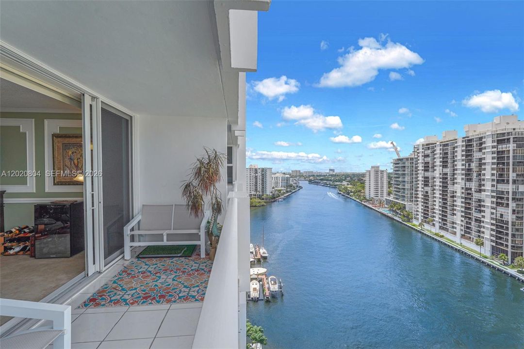 For Sale: $795,000 (2 beds, 2 baths, 1497 Square Feet)