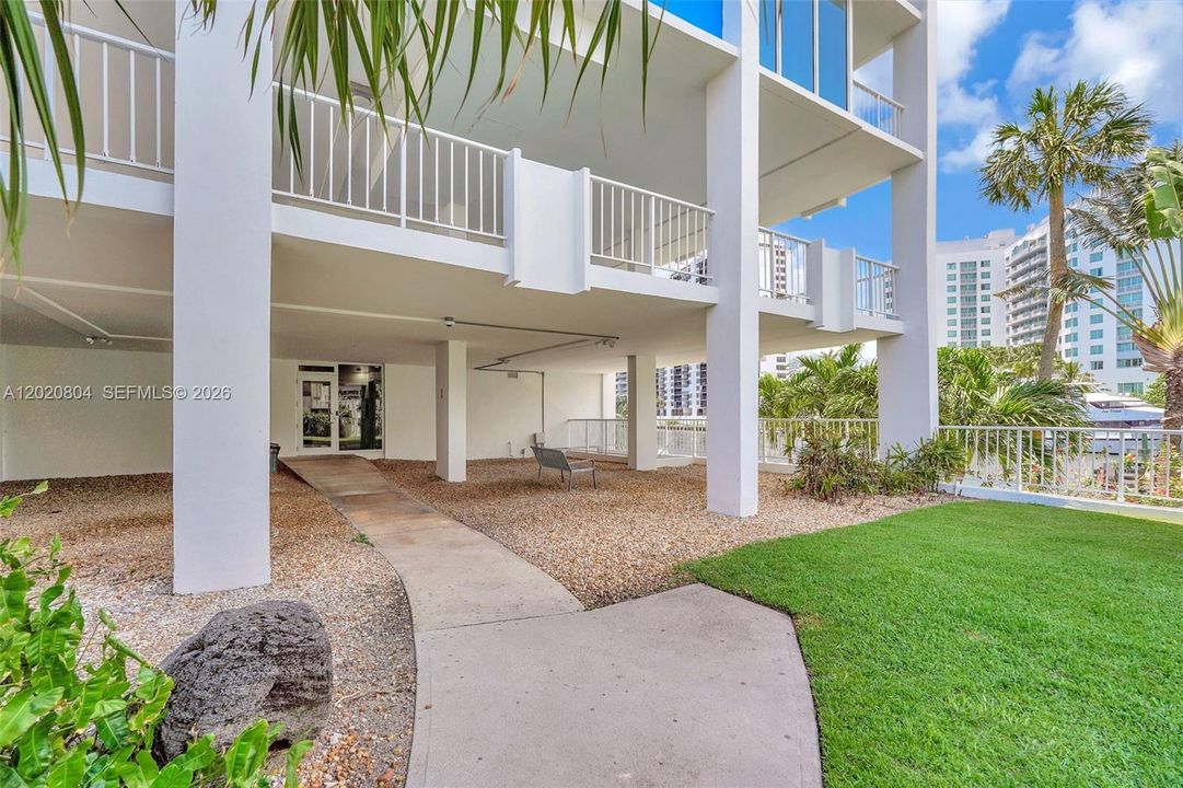 For Sale: $795,000 (2 beds, 2 baths, 1497 Square Feet)