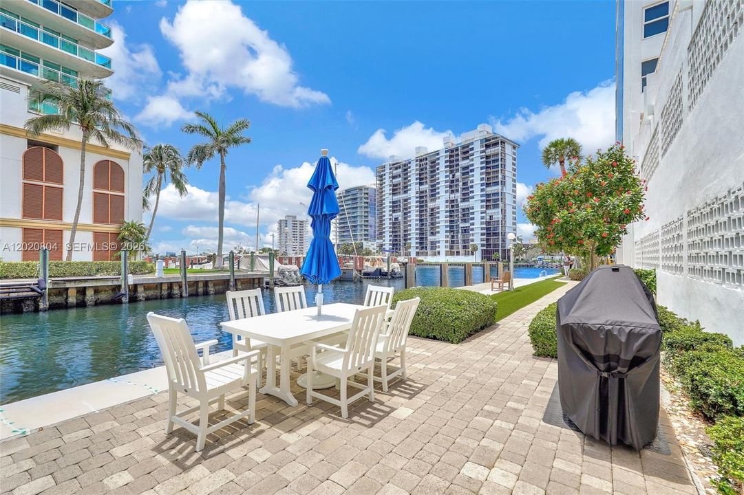 For Sale: $795,000 (2 beds, 2 baths, 1497 Square Feet)