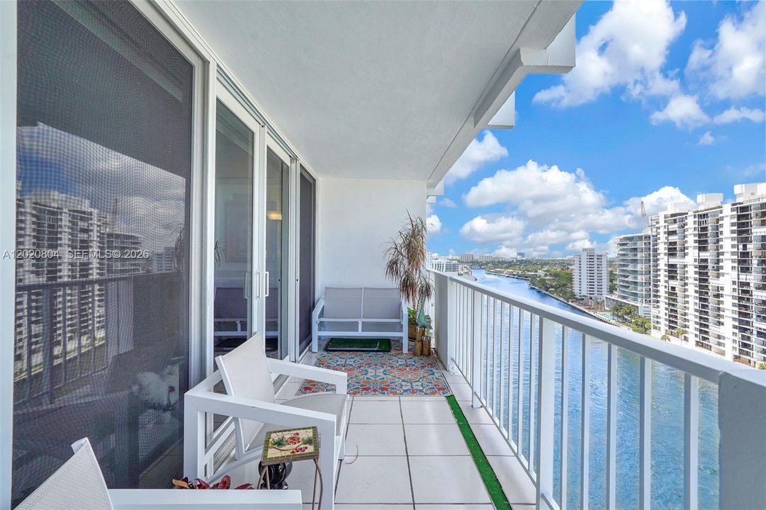 For Sale: $795,000 (2 beds, 2 baths, 1497 Square Feet)