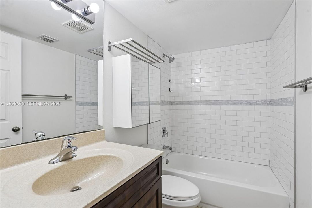 For Sale: $350,000 (3 beds, 2 baths, 1100 Square Feet)