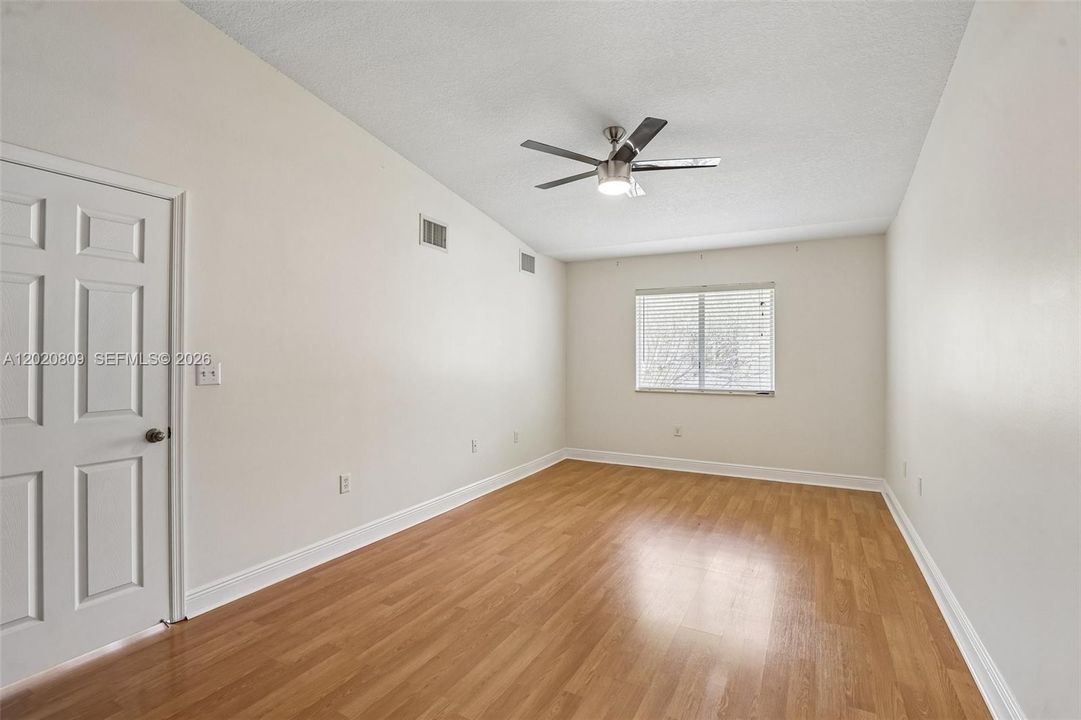 For Sale: $350,000 (3 beds, 2 baths, 1100 Square Feet)
