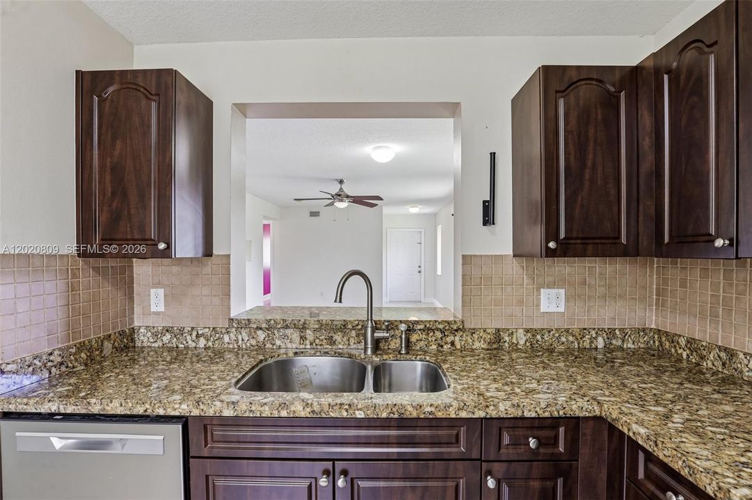 For Sale: $350,000 (3 beds, 2 baths, 1100 Square Feet)