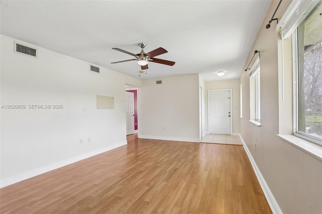 For Sale: $350,000 (3 beds, 2 baths, 1100 Square Feet)