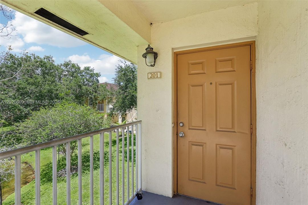 For Sale: $350,000 (3 beds, 2 baths, 1100 Square Feet)
