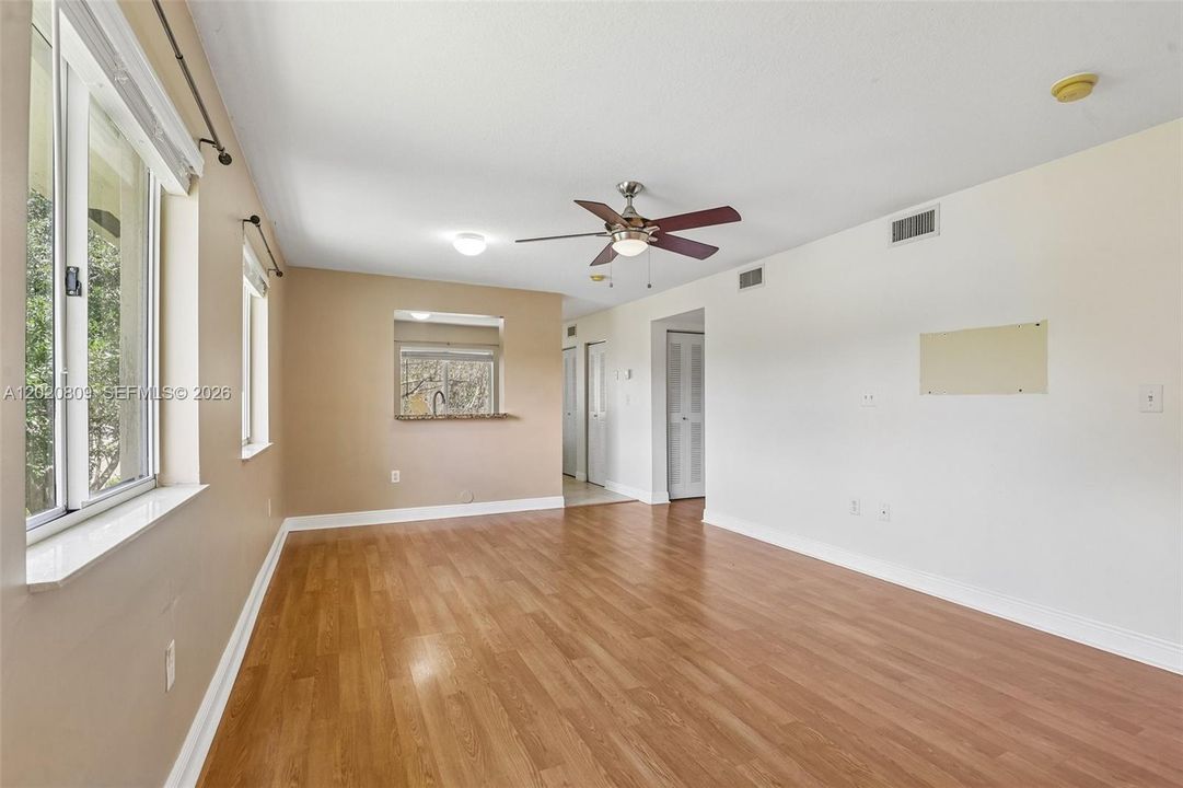 For Sale: $350,000 (3 beds, 2 baths, 1100 Square Feet)