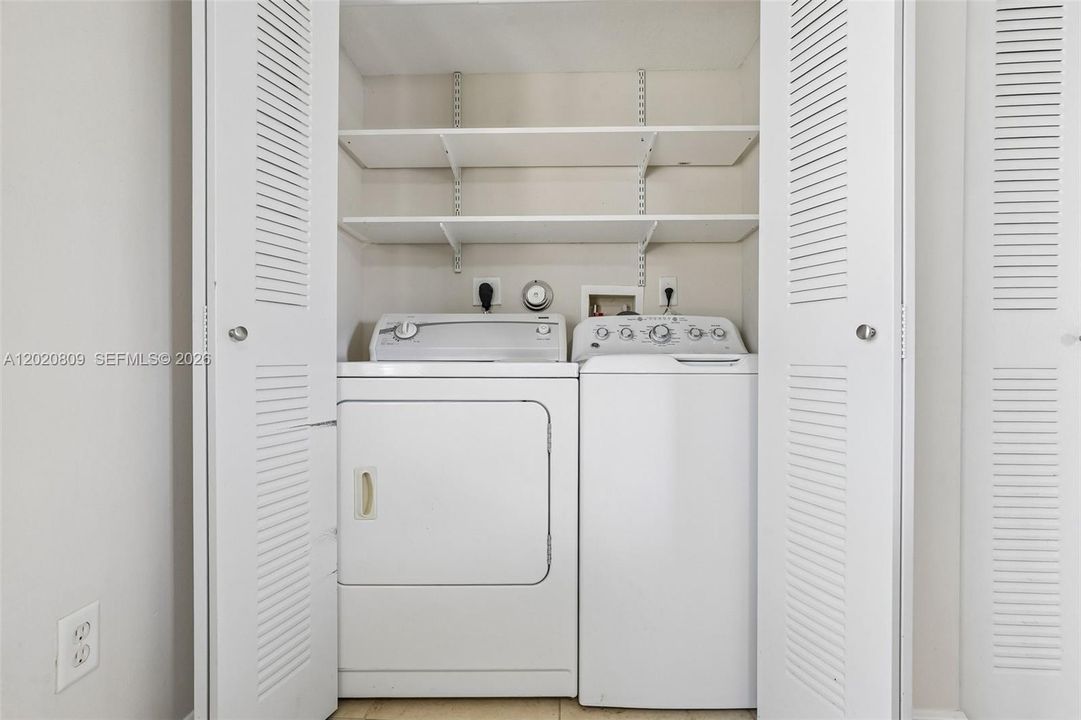 For Sale: $350,000 (3 beds, 2 baths, 1100 Square Feet)