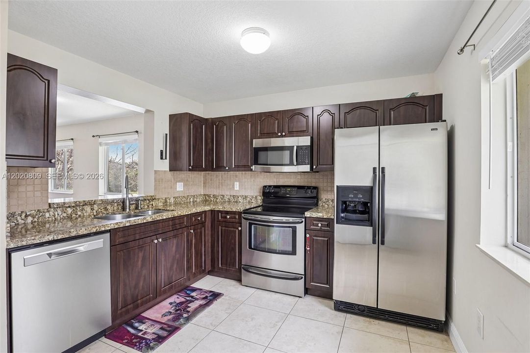 For Sale: $350,000 (3 beds, 2 baths, 1100 Square Feet)