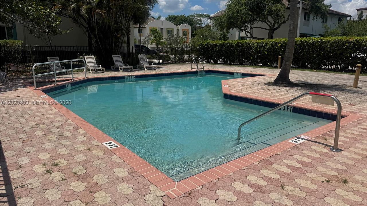 For Sale: $350,000 (3 beds, 2 baths, 1100 Square Feet)