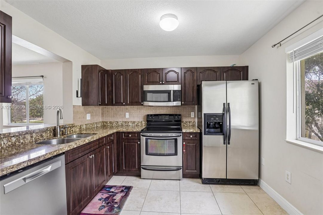 For Sale: $350,000 (3 beds, 2 baths, 1100 Square Feet)