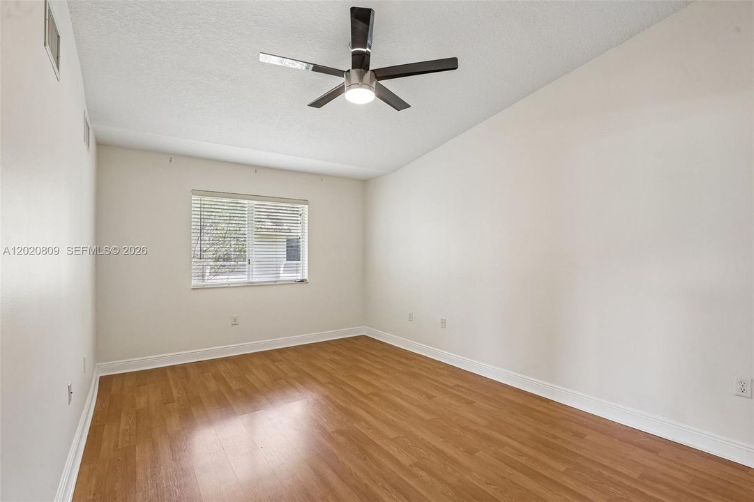 For Sale: $350,000 (3 beds, 2 baths, 1100 Square Feet)