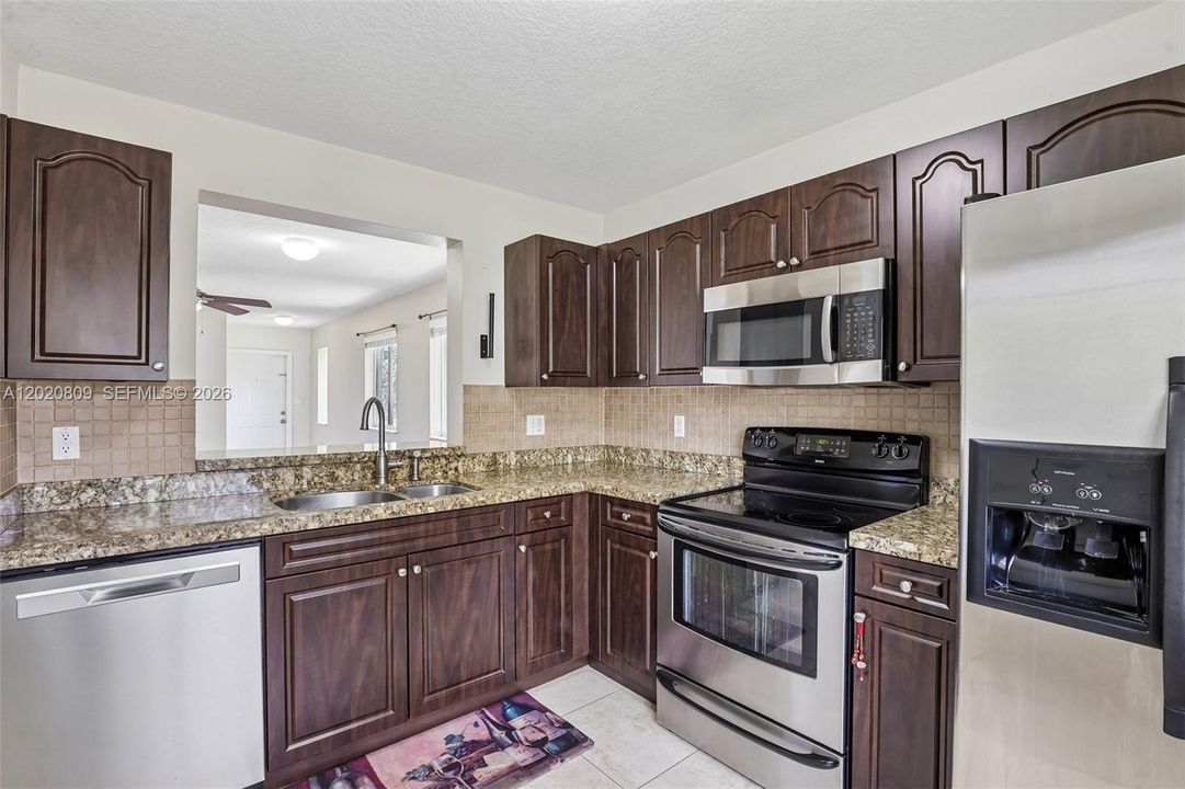 For Sale: $350,000 (3 beds, 2 baths, 1100 Square Feet)