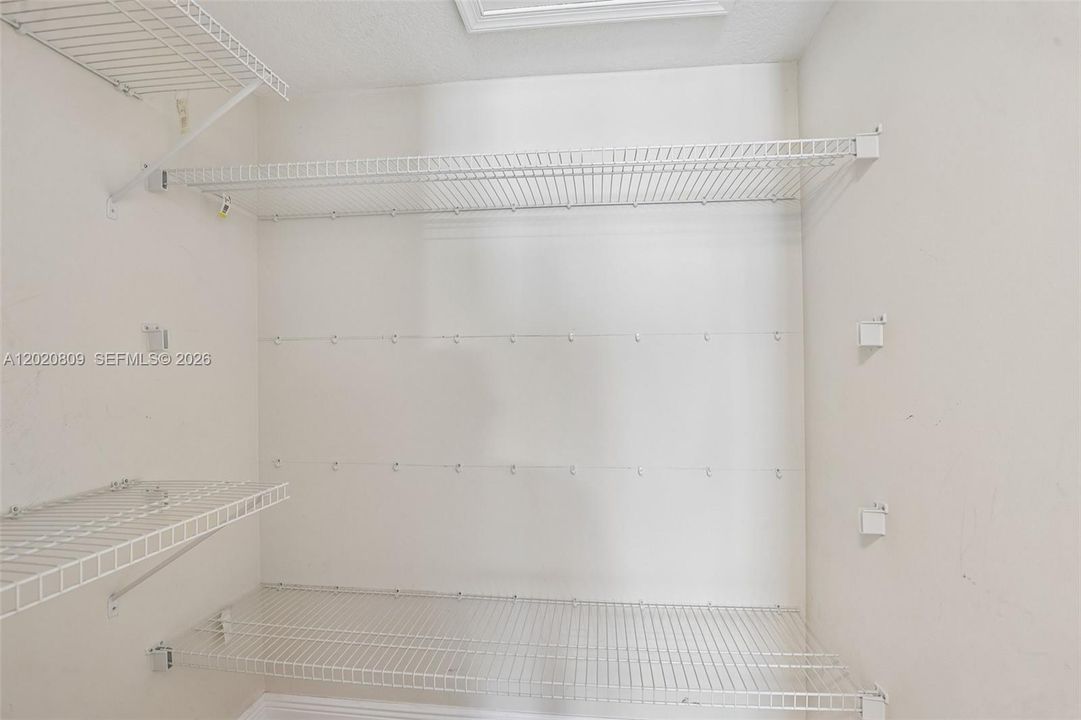 For Sale: $350,000 (3 beds, 2 baths, 1100 Square Feet)